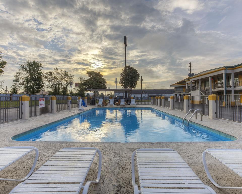 Econo Lodge Байрон Екстер'єр фото