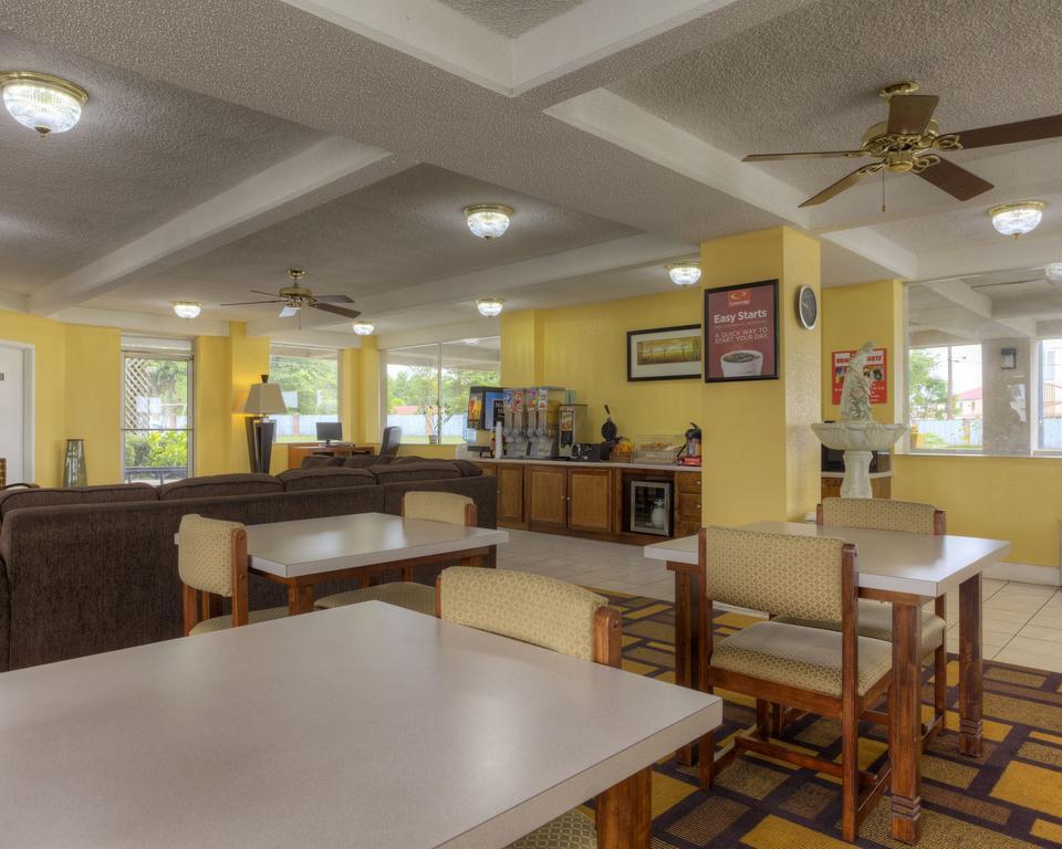 Econo Lodge Байрон Екстер'єр фото
