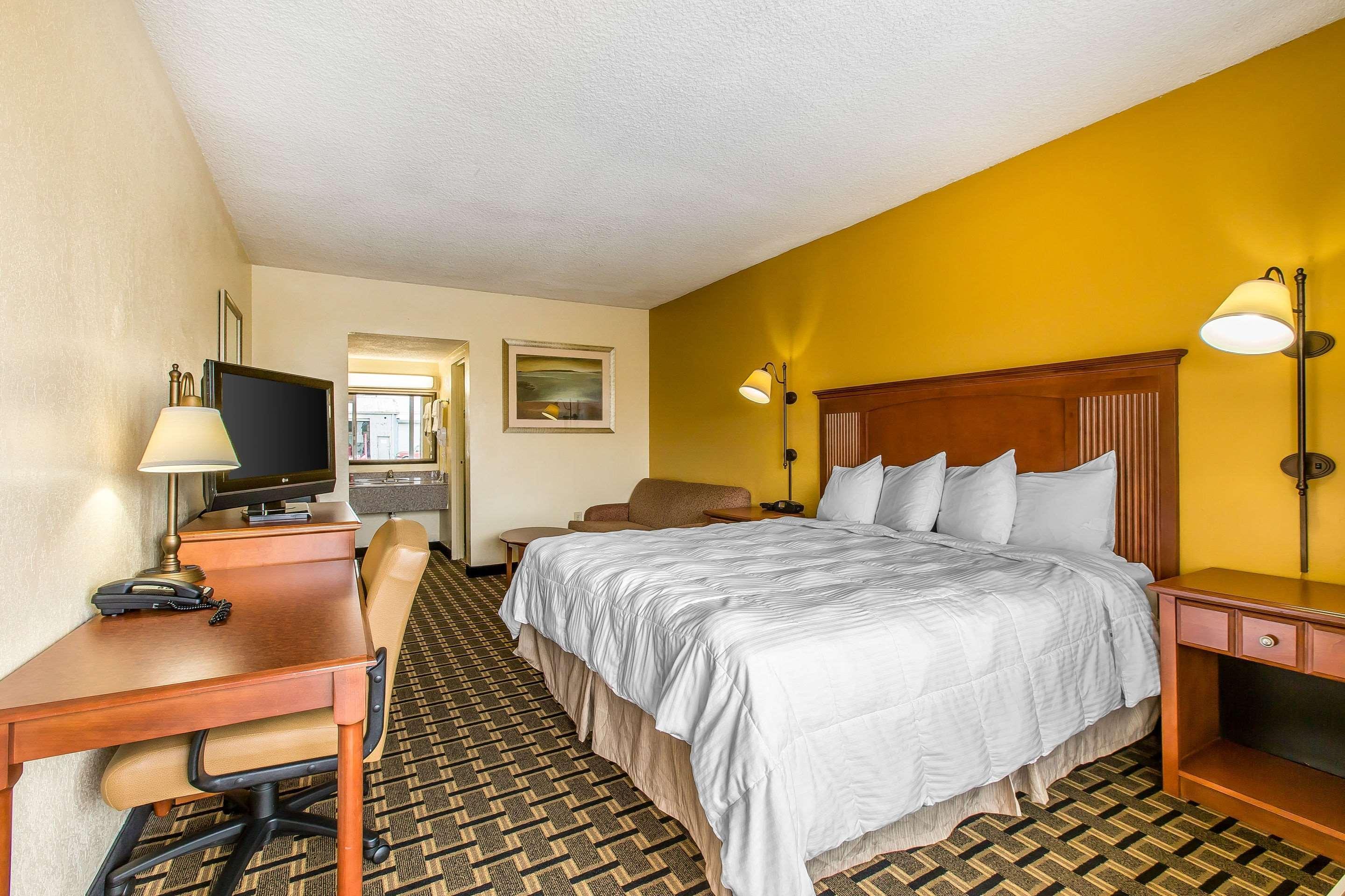 Econo Lodge Байрон Екстер'єр фото