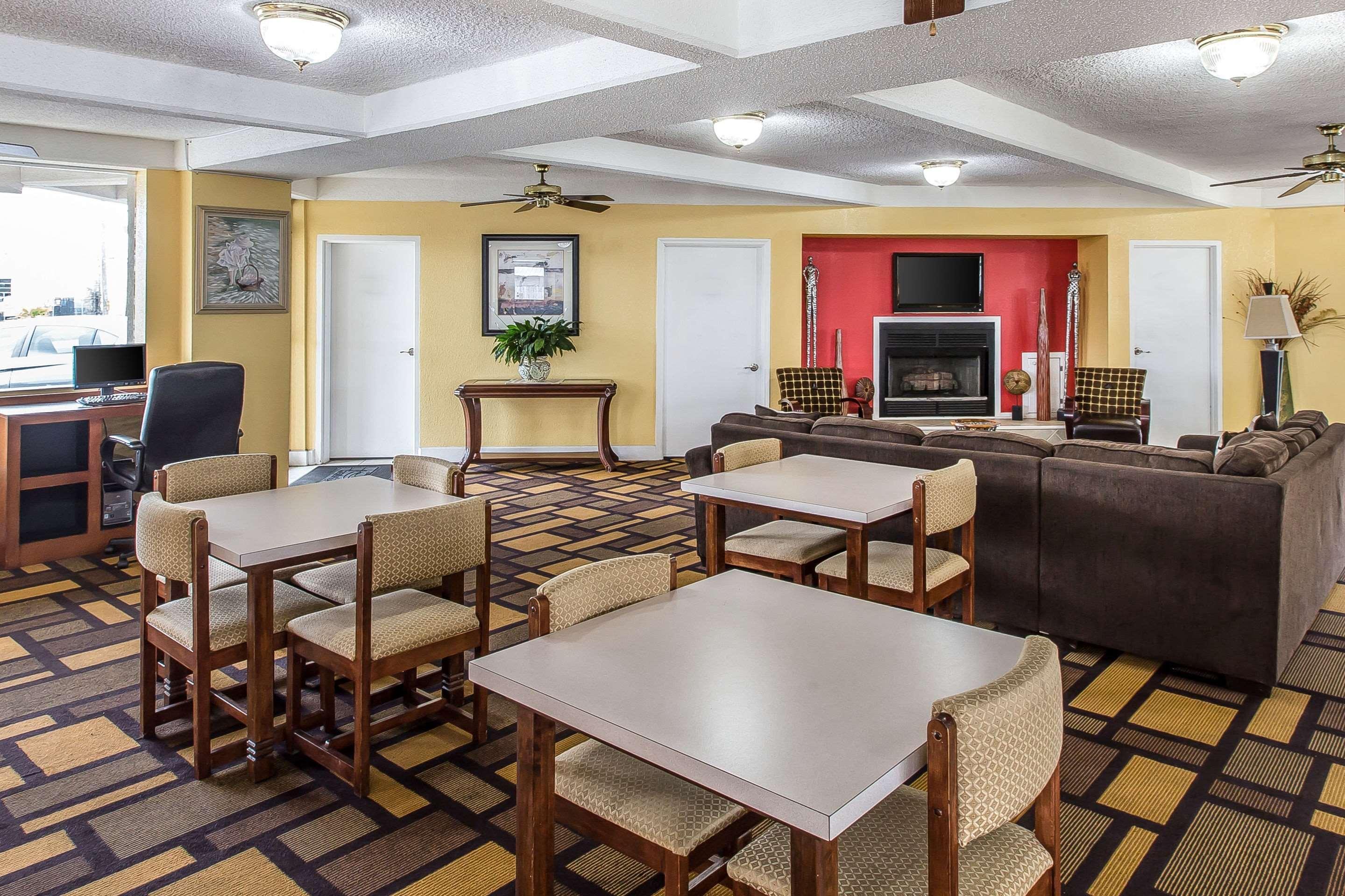 Econo Lodge Байрон Екстер'єр фото
