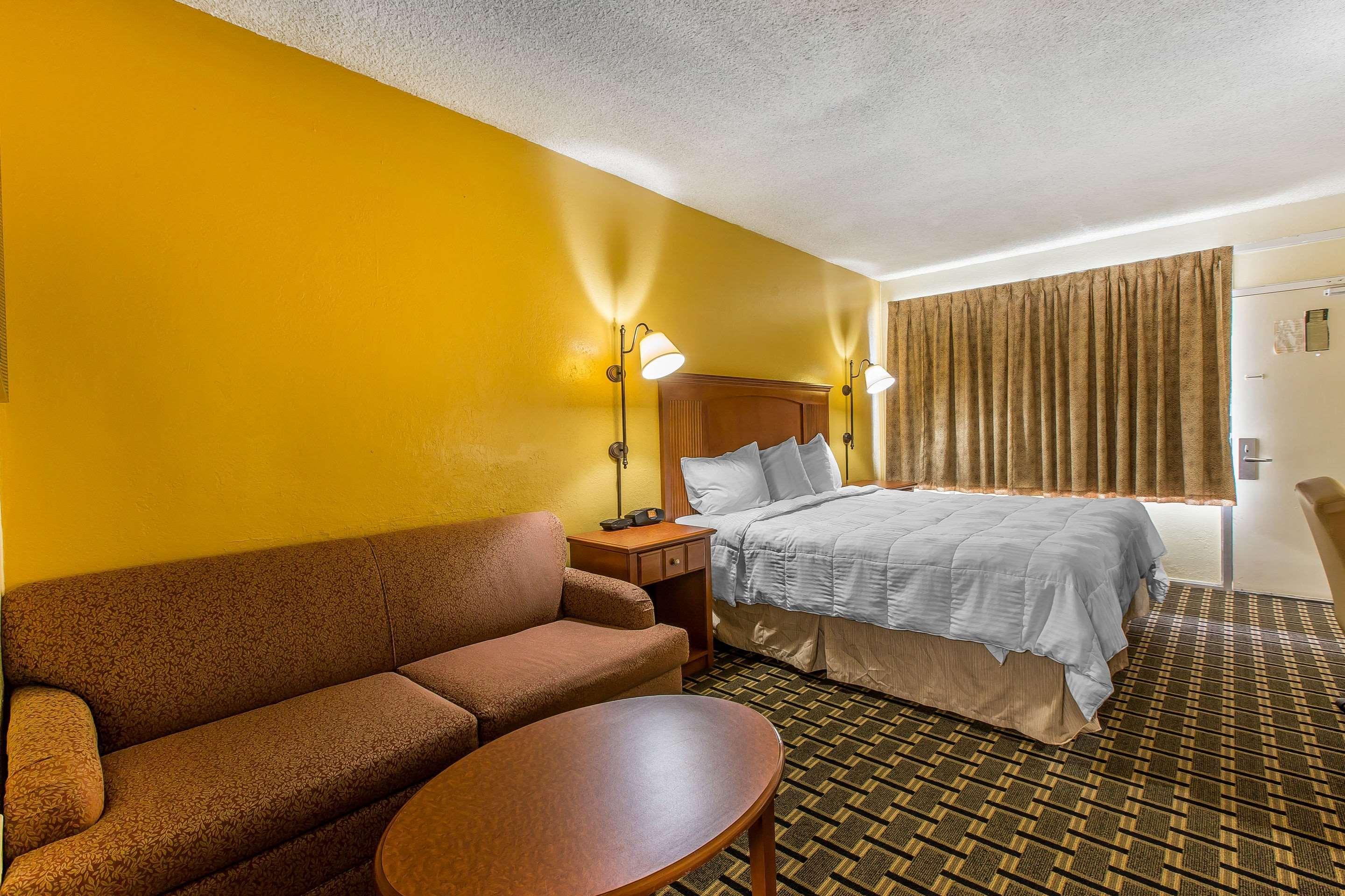 Econo Lodge Байрон Екстер'єр фото