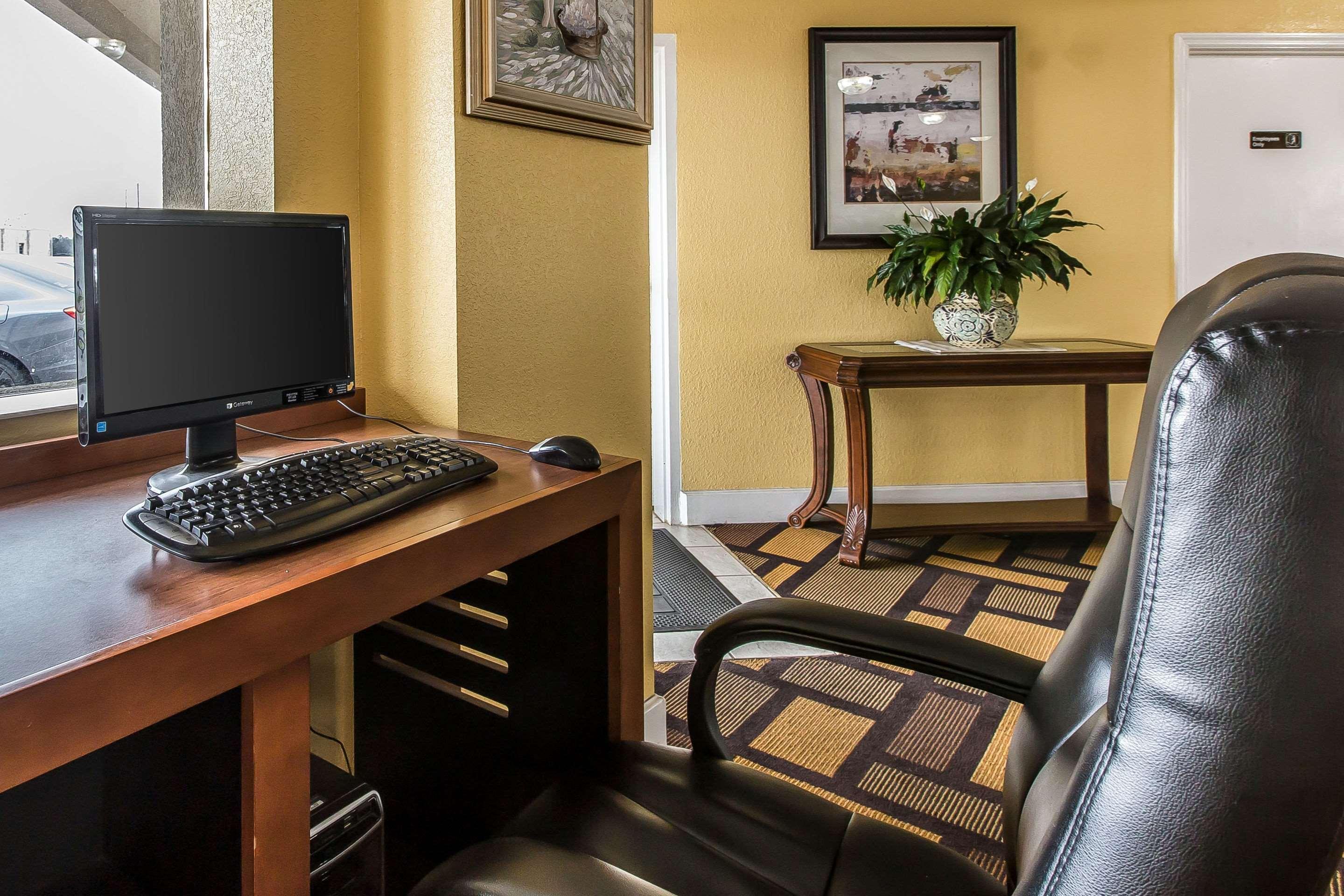 Econo Lodge Байрон Екстер'єр фото