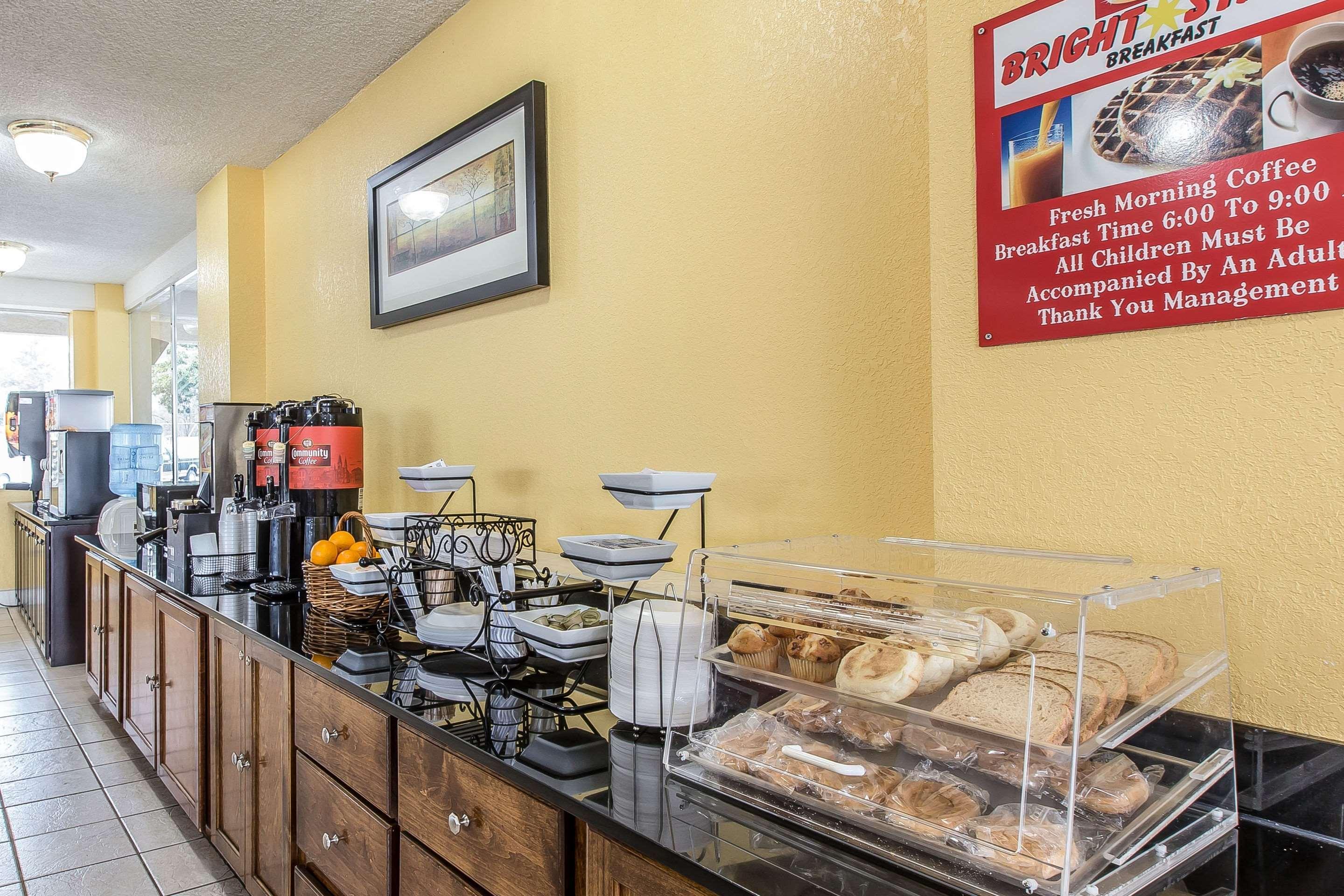 Econo Lodge Байрон Екстер'єр фото