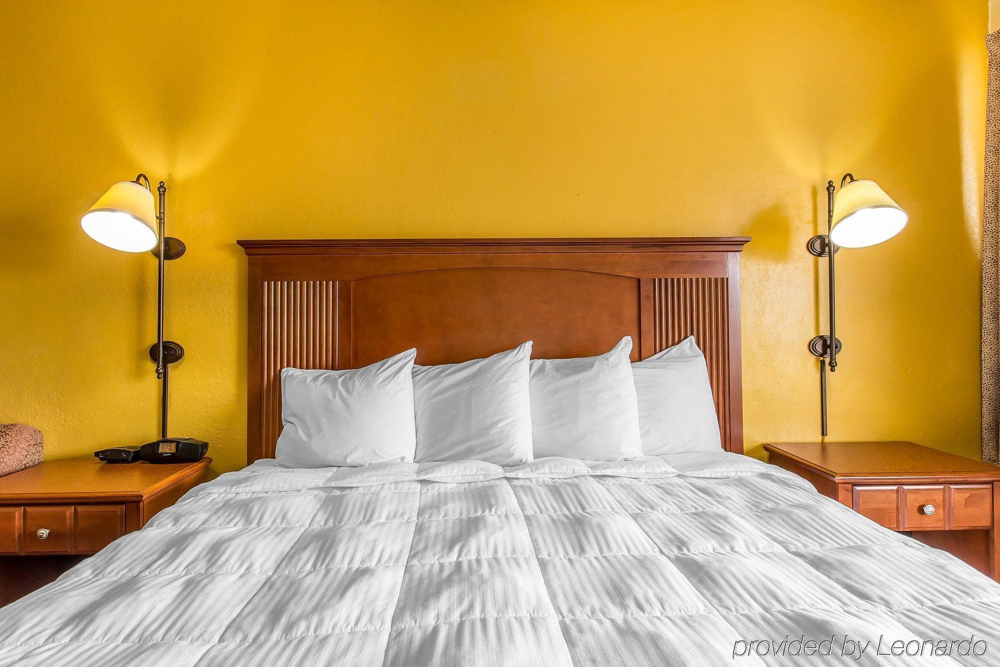 Econo Lodge Байрон Екстер'єр фото
