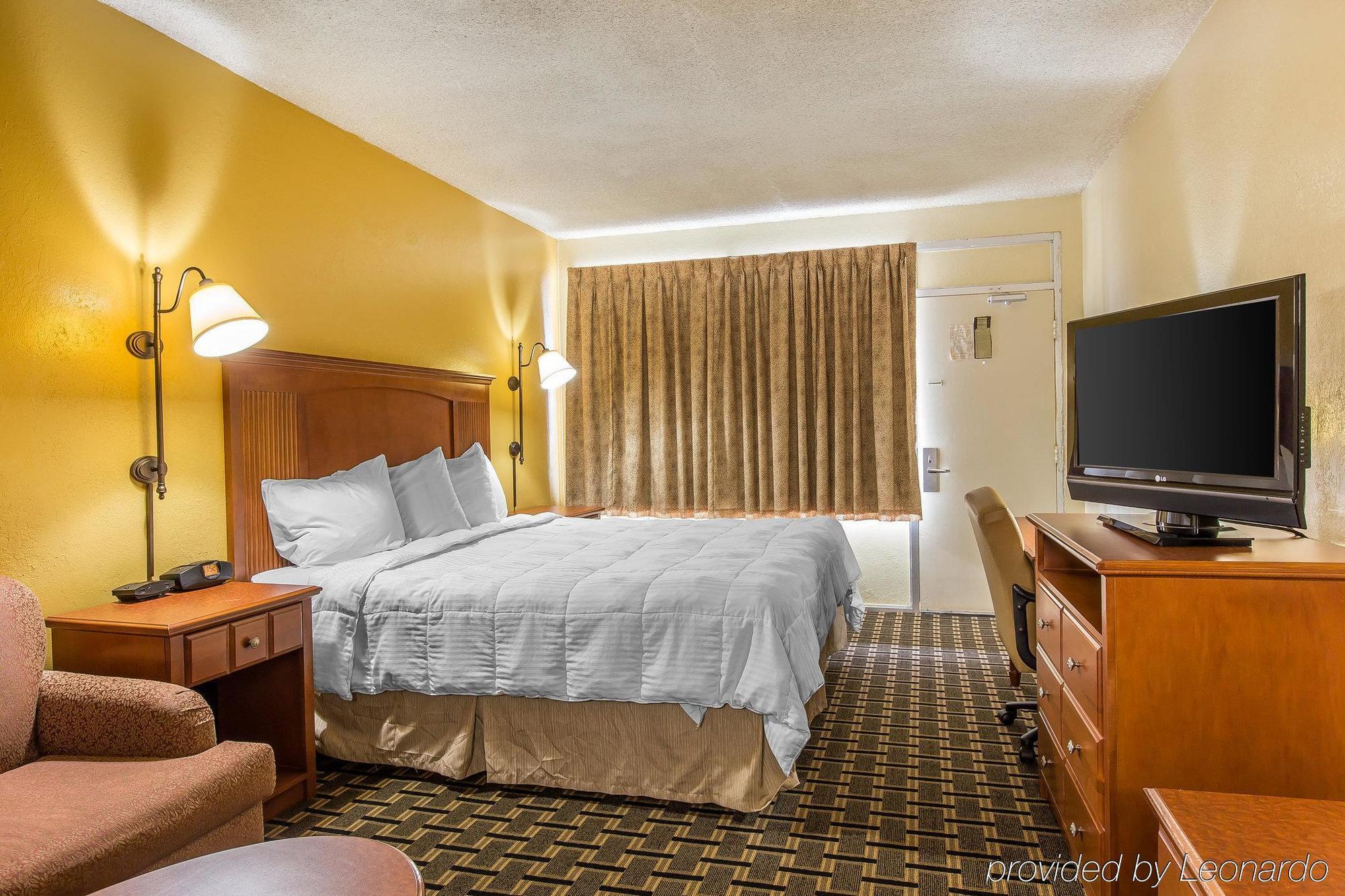 Econo Lodge Байрон Екстер'єр фото