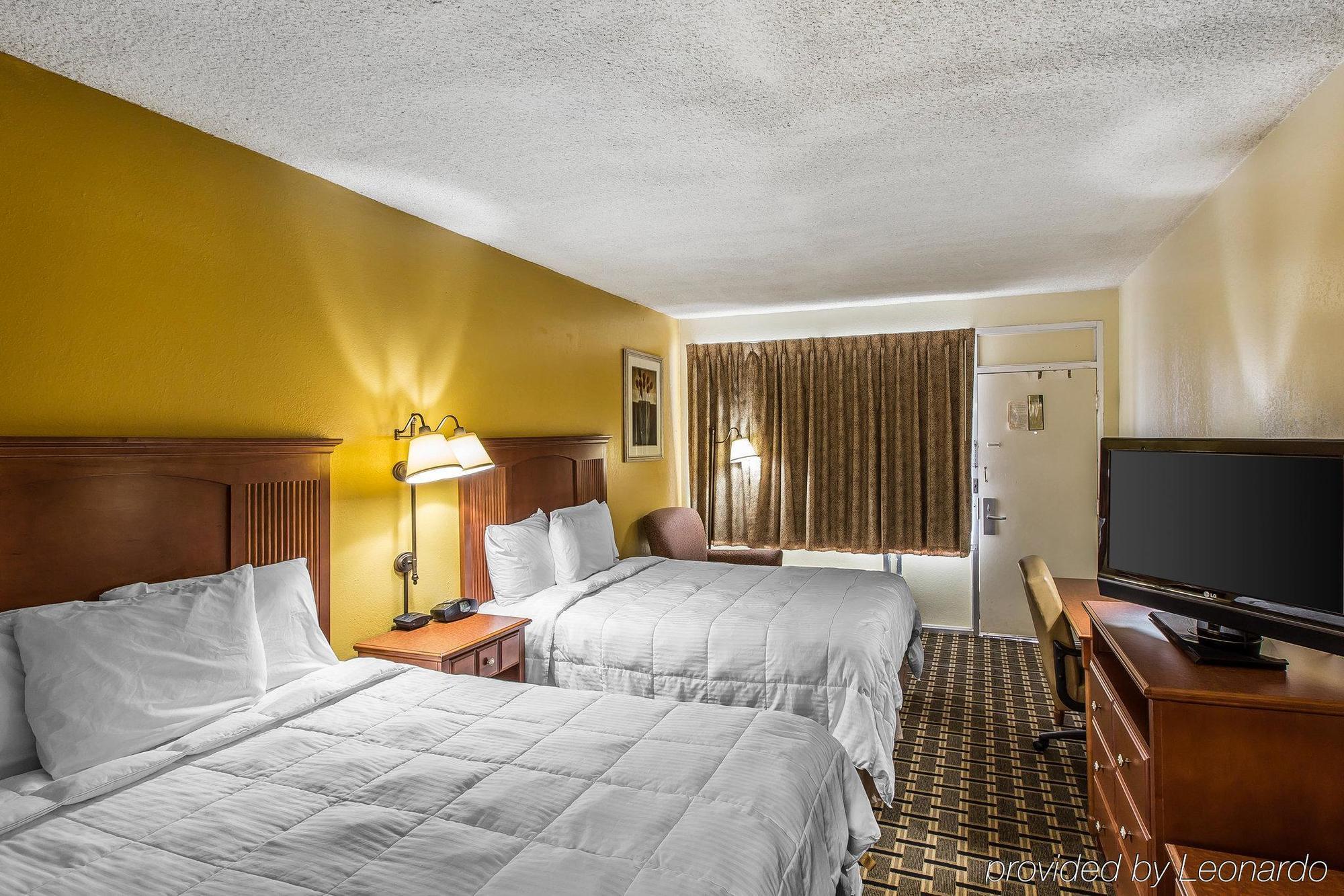 Econo Lodge Байрон Екстер'єр фото