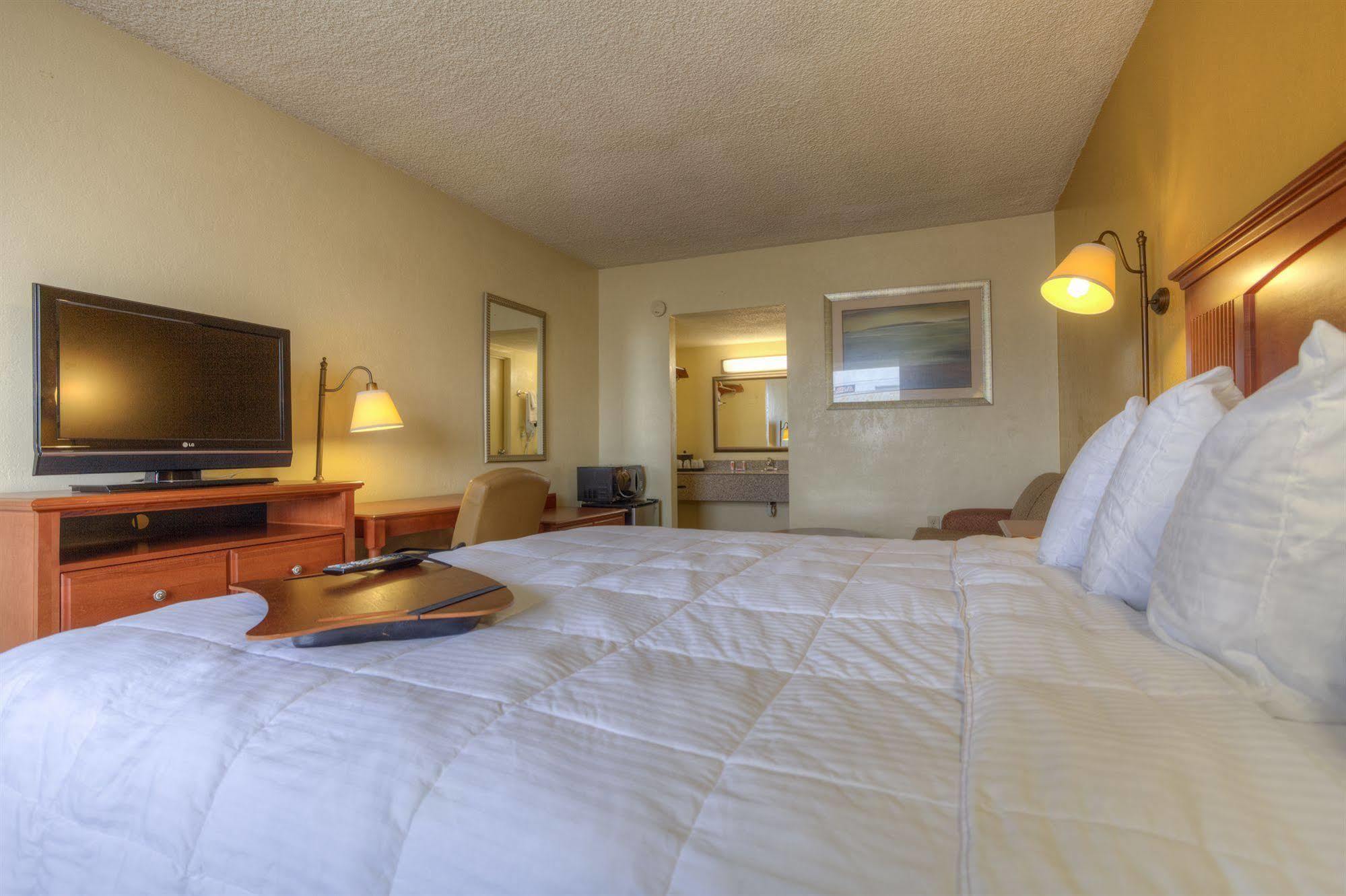 Econo Lodge Байрон Екстер'єр фото