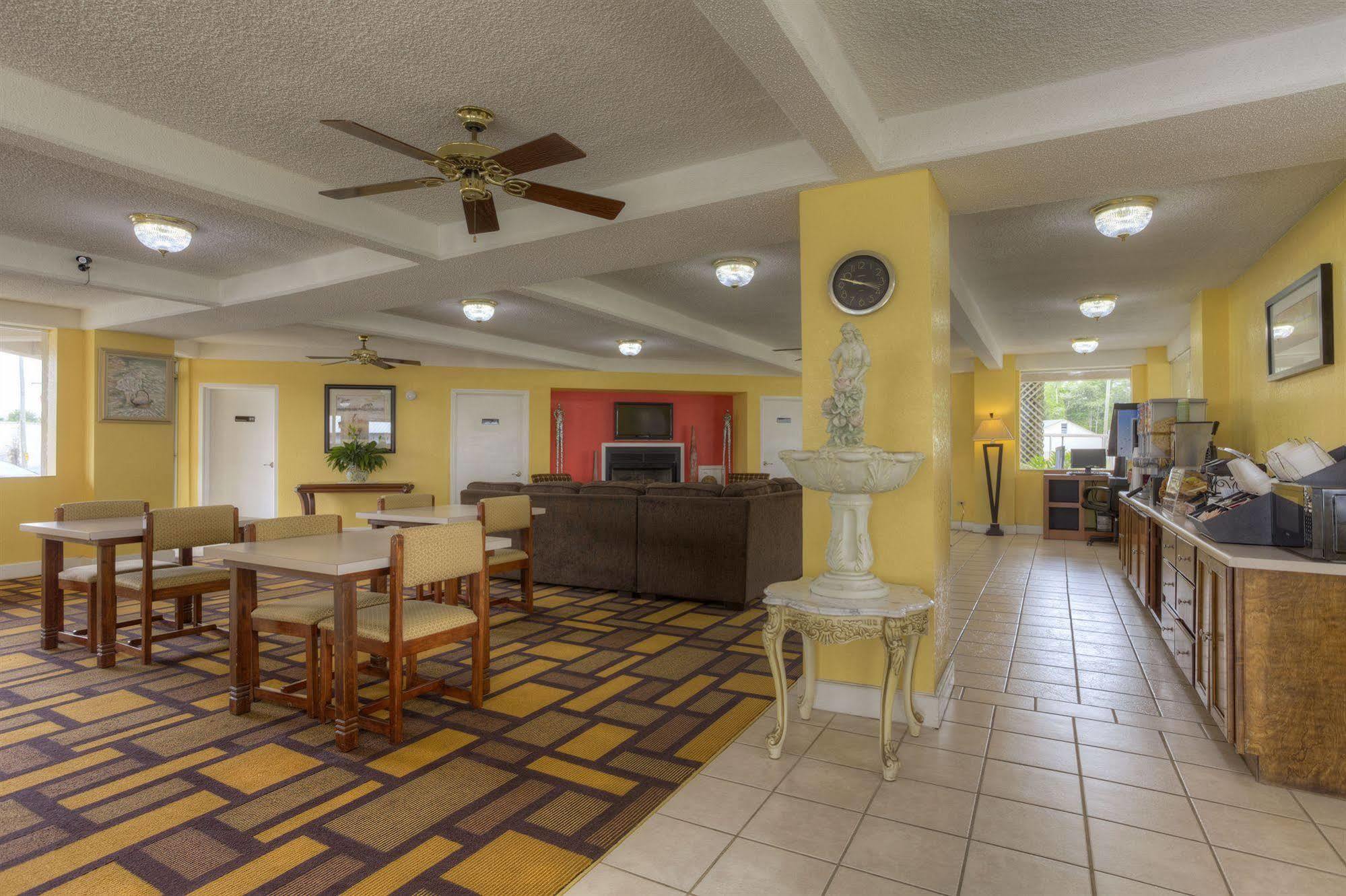 Econo Lodge Байрон Екстер'єр фото